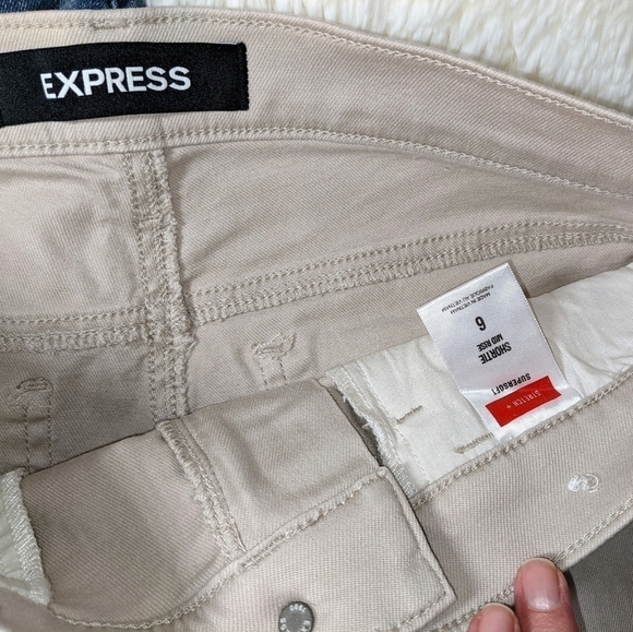 Mid Rise Express Shortie Shorts NWOT - Picture 2 of 3